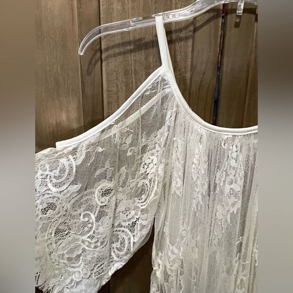 EUC Beautiful lace cut out shoulder swimsuit coverup - Picture 2 of 3